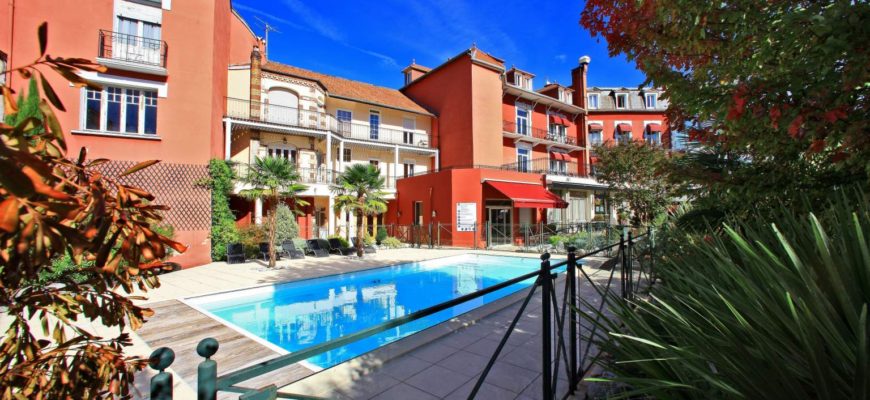 hôtel avec piscine lourdes